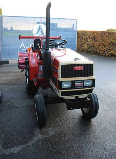 Farm tractor Yanmar F14: picture 6