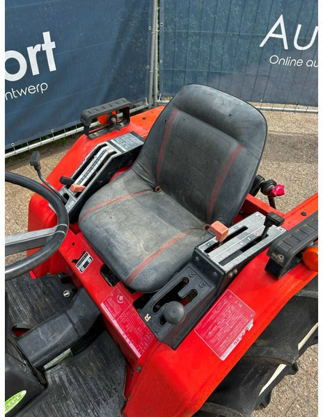 Farm tractor Yanmar F155: picture 13