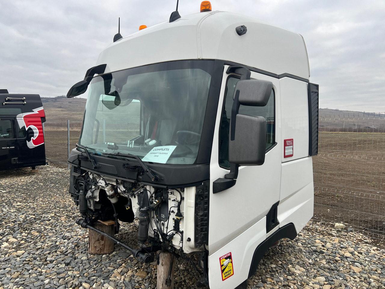 CABINA RENAULT T SLEEPER - Cab for Truck: picture 3 CABINA RENAULT T SLEEPER - Cab for Truck: picture 3