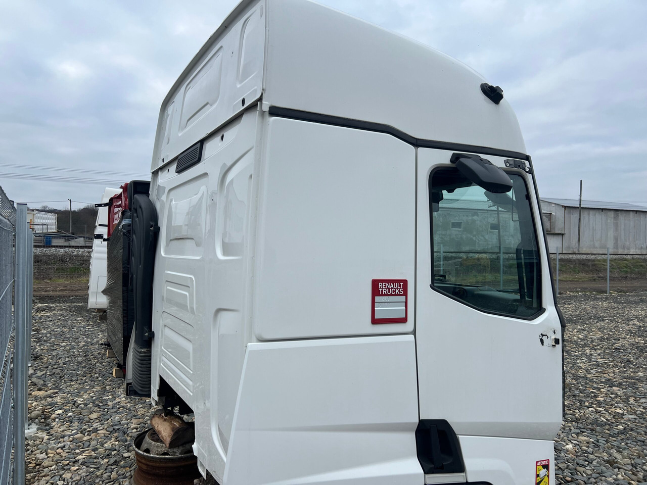 CABINA RENAULT T SLEEPER - Cab for Truck: picture 4 CABINA RENAULT T SLEEPER - Cab for Truck: picture 4