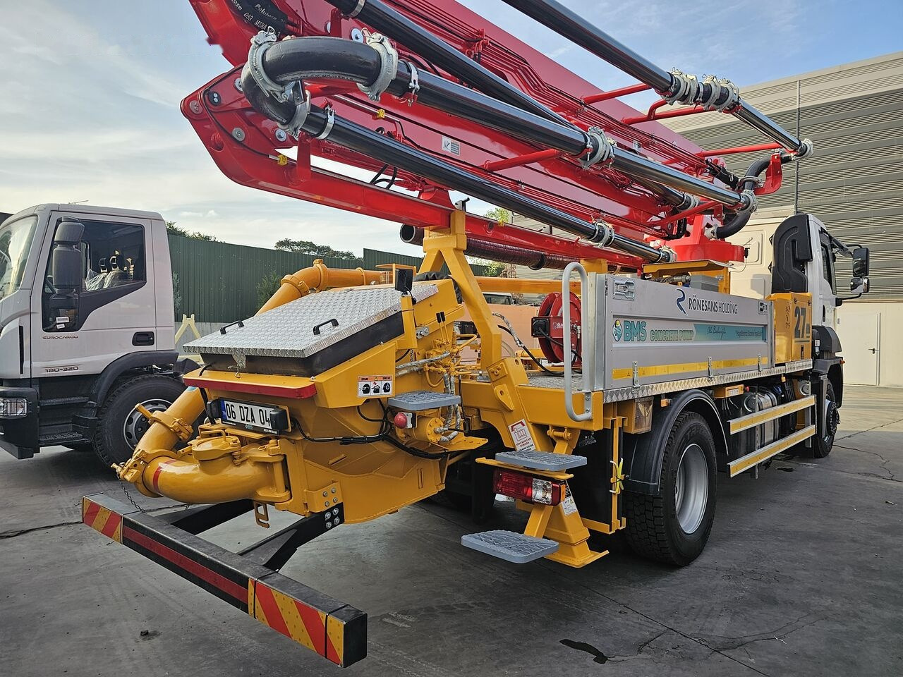 New Concrete pump truck DAF LF 310: picture 6