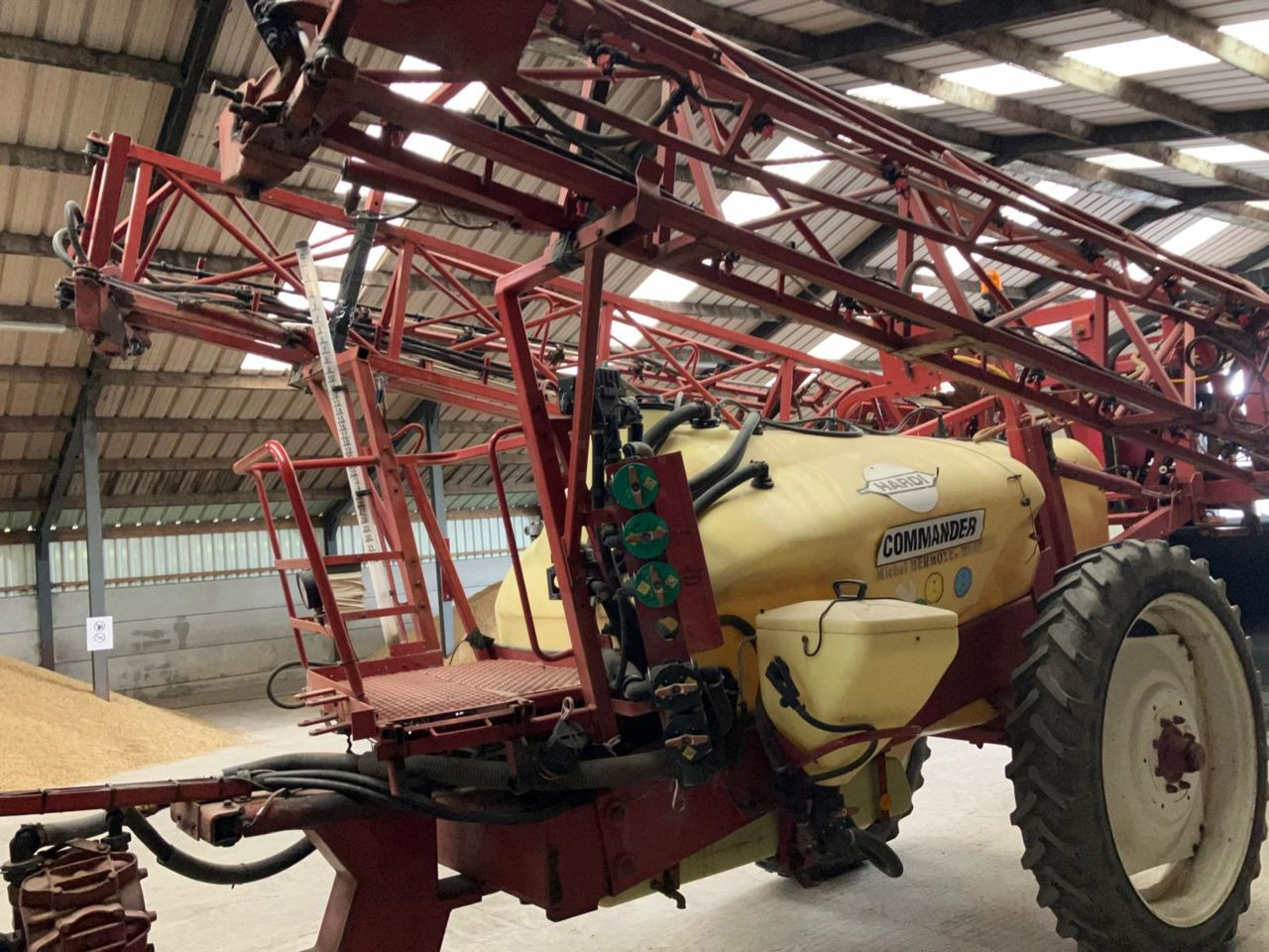 Hardi COMMANDER 3200 - Trailed sprayer: picture 1 Hardi COMMANDER 3200 - Trailed sprayer: picture 1