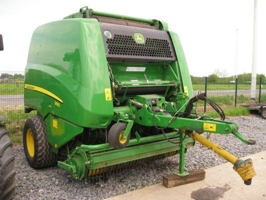 John Deere 990 - Round baler: picture 1 John Deere 990 - Round baler: picture 1