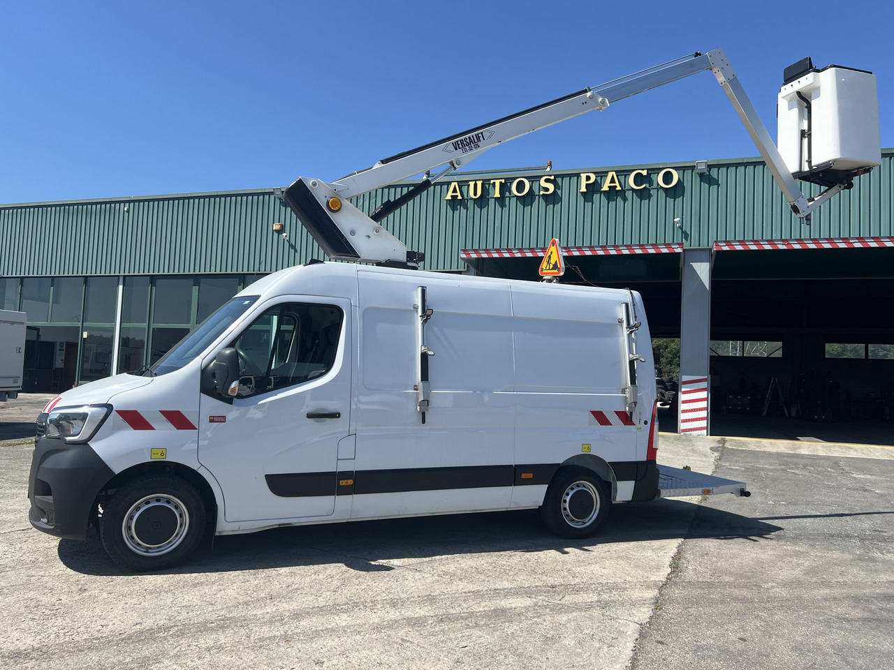FURGON CON CESTA RENAULT MASTER - Truck mounted aerial platform: picture 3 FURGON CON CESTA RENAULT MASTER - Truck mounted aerial platform: picture 3