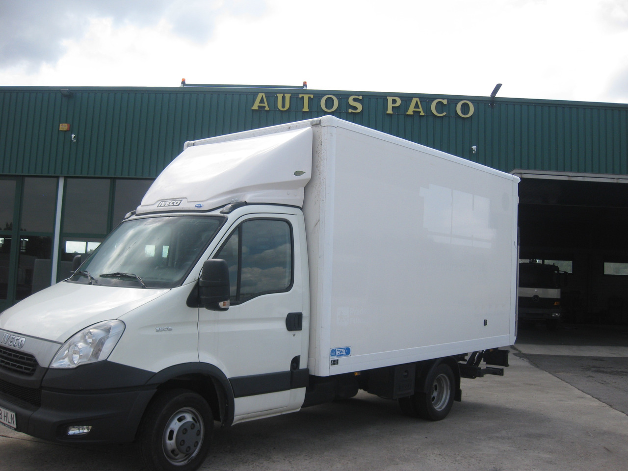 IVECO 35C15 CAJA CERRADA - Box van: picture 2 IVECO 35C15 CAJA CERRADA - Box van: picture 2