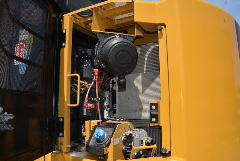 Crawler excavator Cat 325 FL CR: picture 11