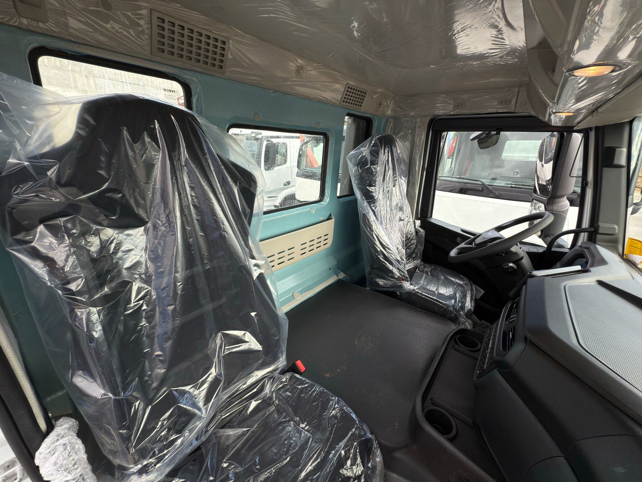 Cab chassis truck IVECO AD380T46 6x4 E6 (Chassis): picture 10 Cab chassis truck IVECO AD380T46 6x4 E6 (Chassis): picture 10