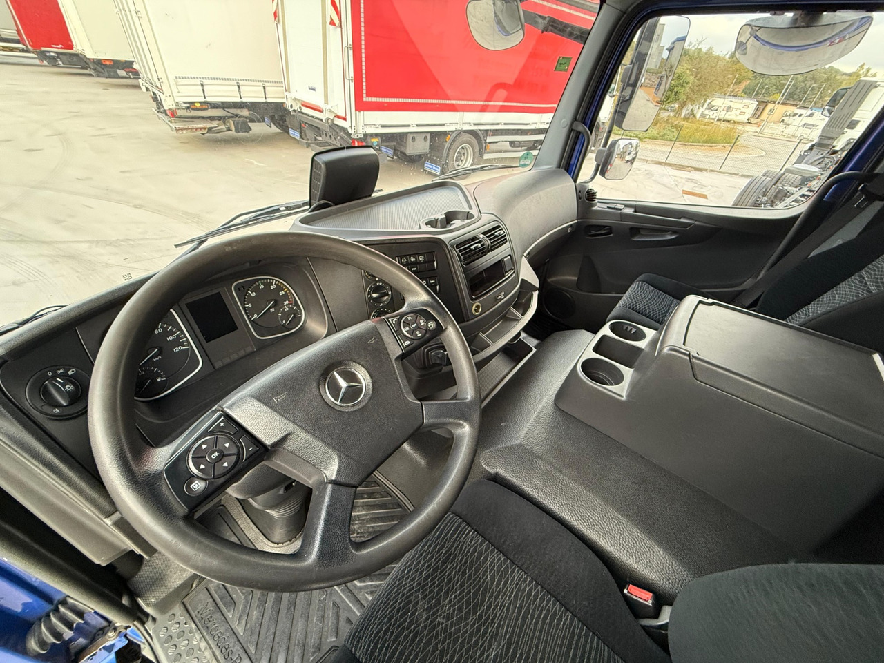 MERCEDES BENZ 16.30L Atego E6 (Tauliner) - Curtainsider truck: picture 5 MERCEDES BENZ 16.30L Atego E6 (Tauliner) - Curtainsider truck: picture 5