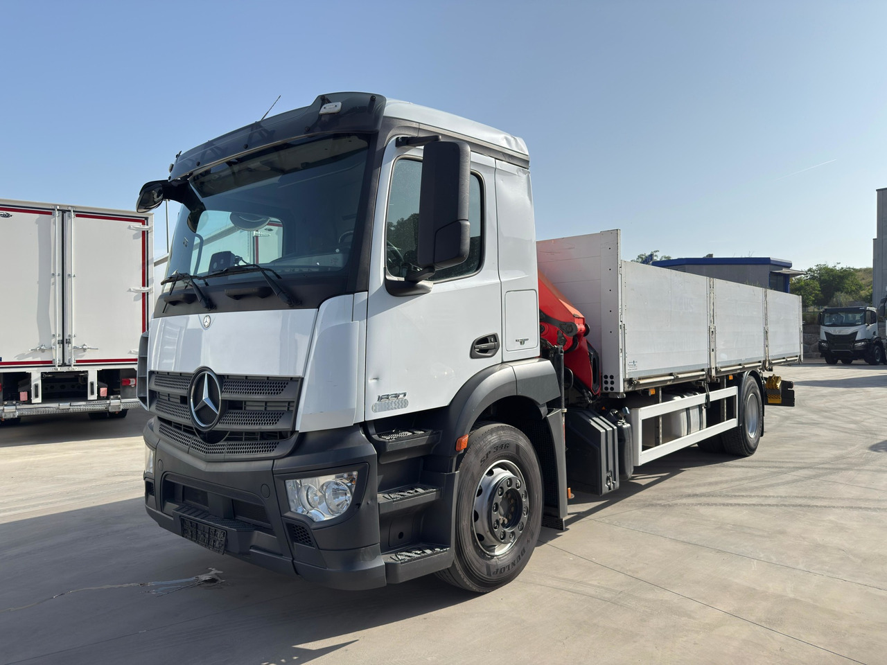 MERCEDES BENZ 18.30 Antos E6 (Platform and Grave) - Dropside/ Flatbed truck, Crane truck: picture 1 MERCEDES BENZ 18.30 Antos E6 (Platform and Grave) - Dropside/ Flatbed truck, Crane truck: picture 1