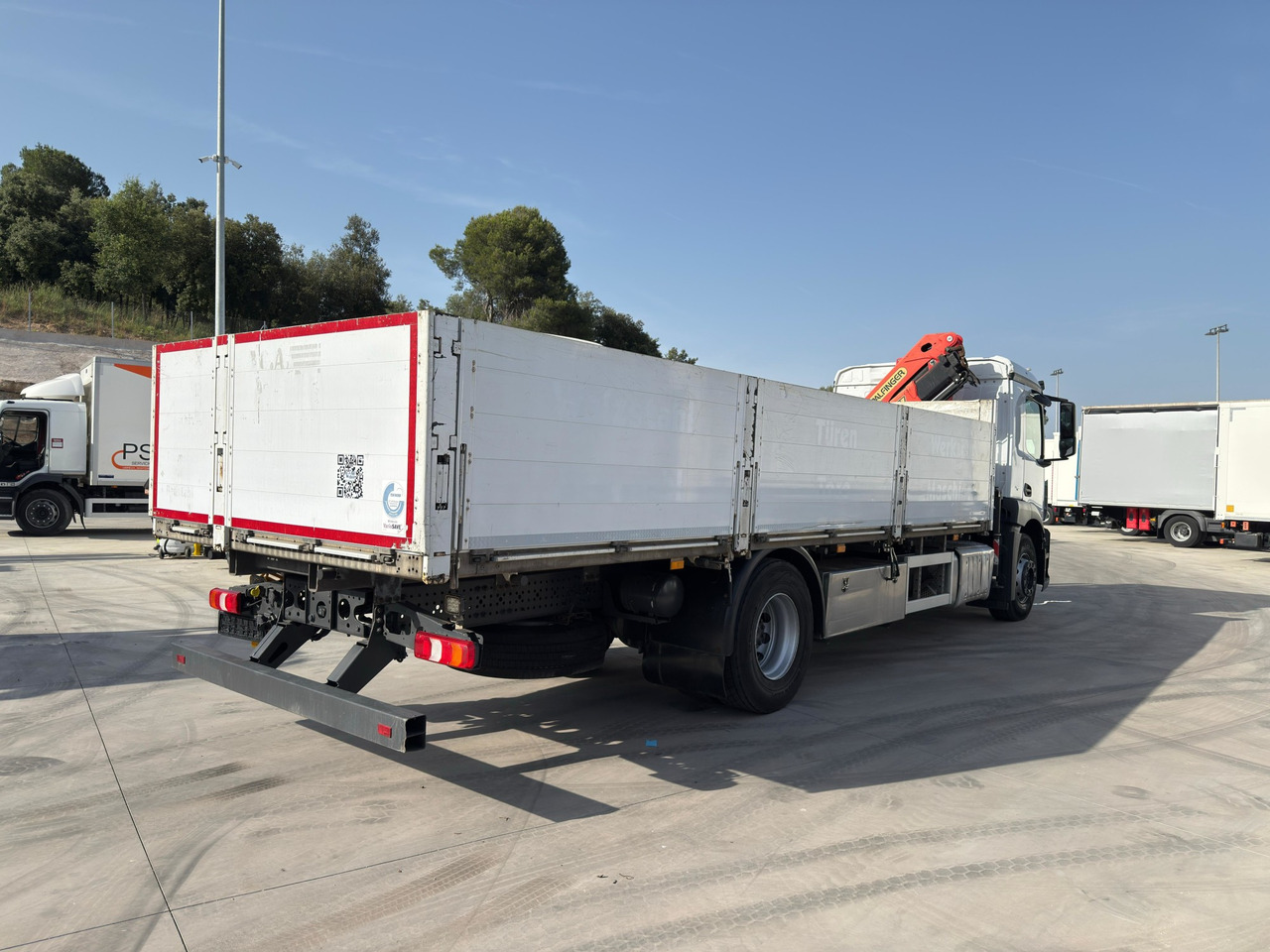 MERCEDES BENZ 18.30 Antos E6 (Platform and Grave) - Dropside/ Flatbed truck, Crane truck: picture 3 MERCEDES BENZ 18.30 Antos E6 (Platform and Grave) - Dropside/ Flatbed truck, Crane truck: picture 3