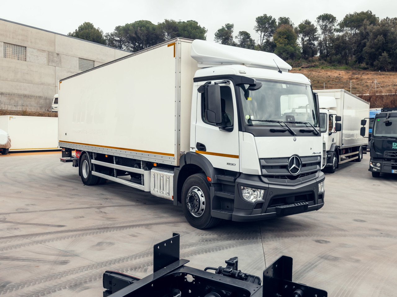 MERCEDES BENZ 18.30L Antos E6 (VAN) - Box truck: picture 2 MERCEDES BENZ 18.30L Antos E6 (VAN) - Box truck: picture 2