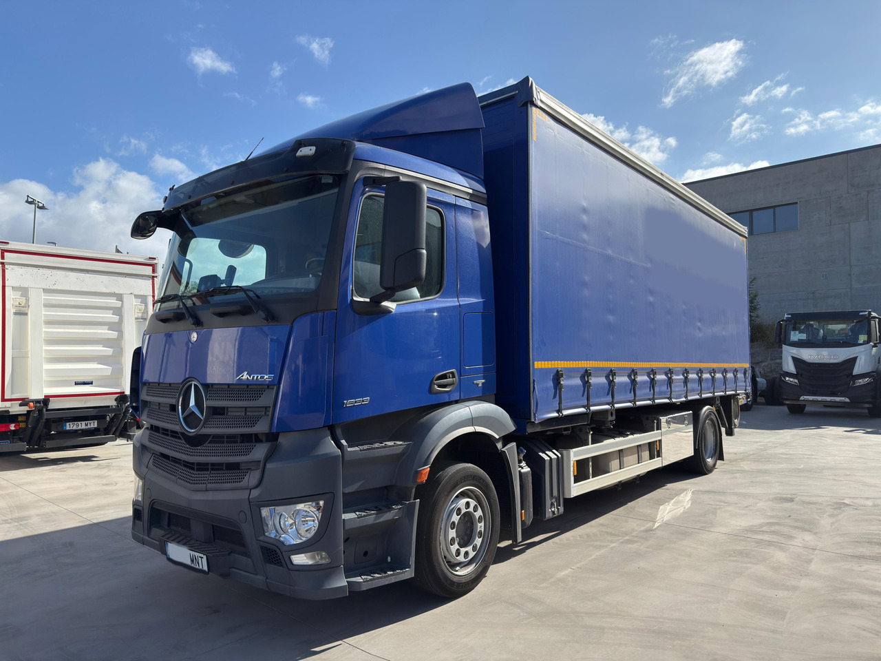 MERCEDES BENZ 18.33 Antos E6 (Self-portable) - Curtainsider truck: picture 1 MERCEDES BENZ 18.33 Antos E6 (Self-portable) - Curtainsider truck: picture 1