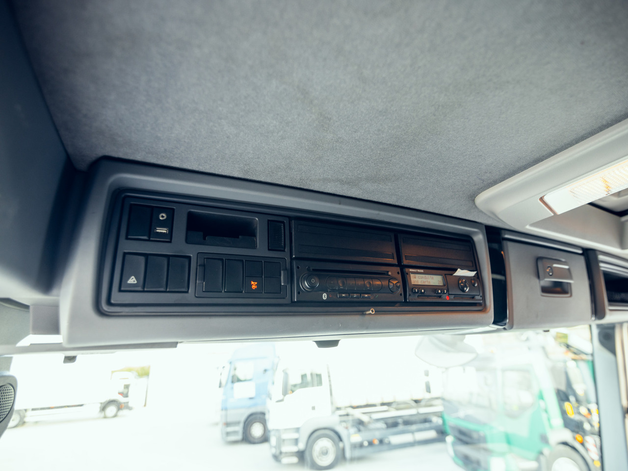 Cab chassis truck RENAULT C460 E6 (Chassis): picture 7