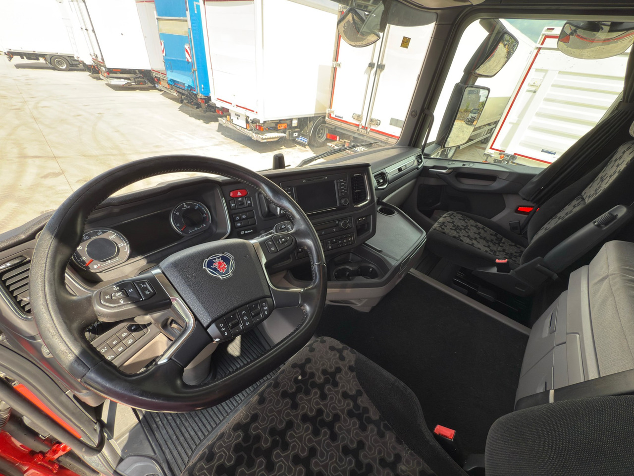 SCANIA R450 E6 (Tauliner) - Curtainsider truck: picture 5 SCANIA R450 E6 (Tauliner) - Curtainsider truck: picture 5