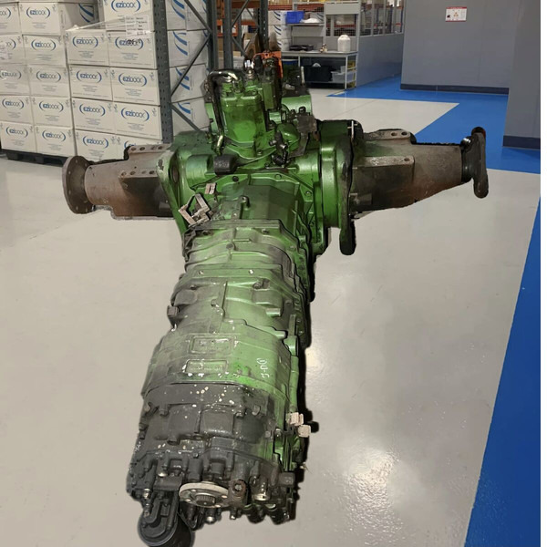 John Deere - Axle and parts: picture 1 John Deere - Axle and parts: picture 1