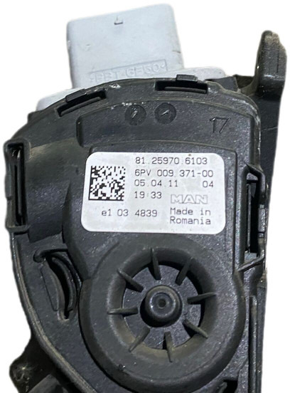 MAN - Pedal: picture 5 MAN - Pedal: picture 5