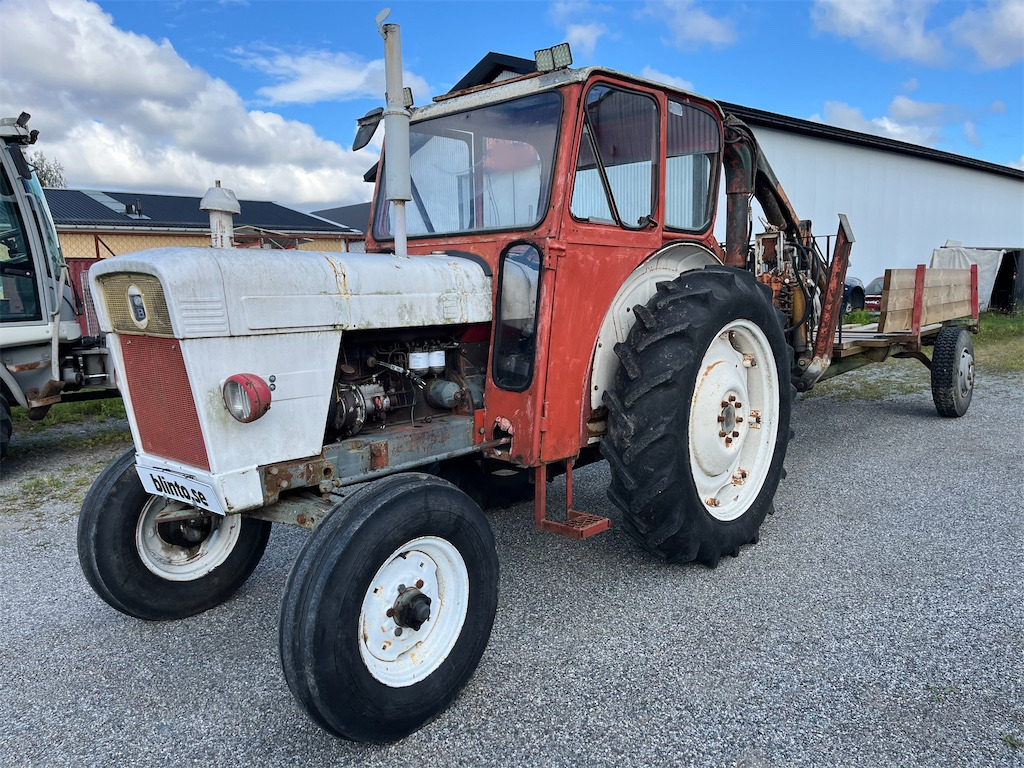 DAVID BROWN 990 med kran, kärra och vägsladd. - Farm tractor: picture 1 DAVID BROWN 990 med kran, kärra och vägsladd. - Farm tractor: picture 1