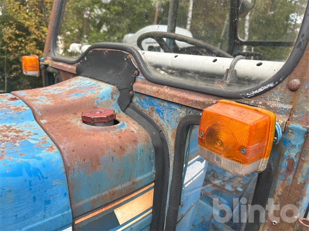 Farm tractor FORD 4000: picture 18