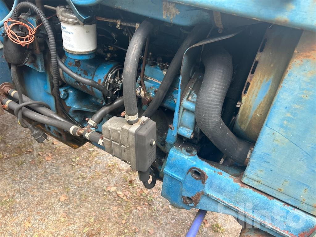 Farm tractor FORD 4000: picture 27