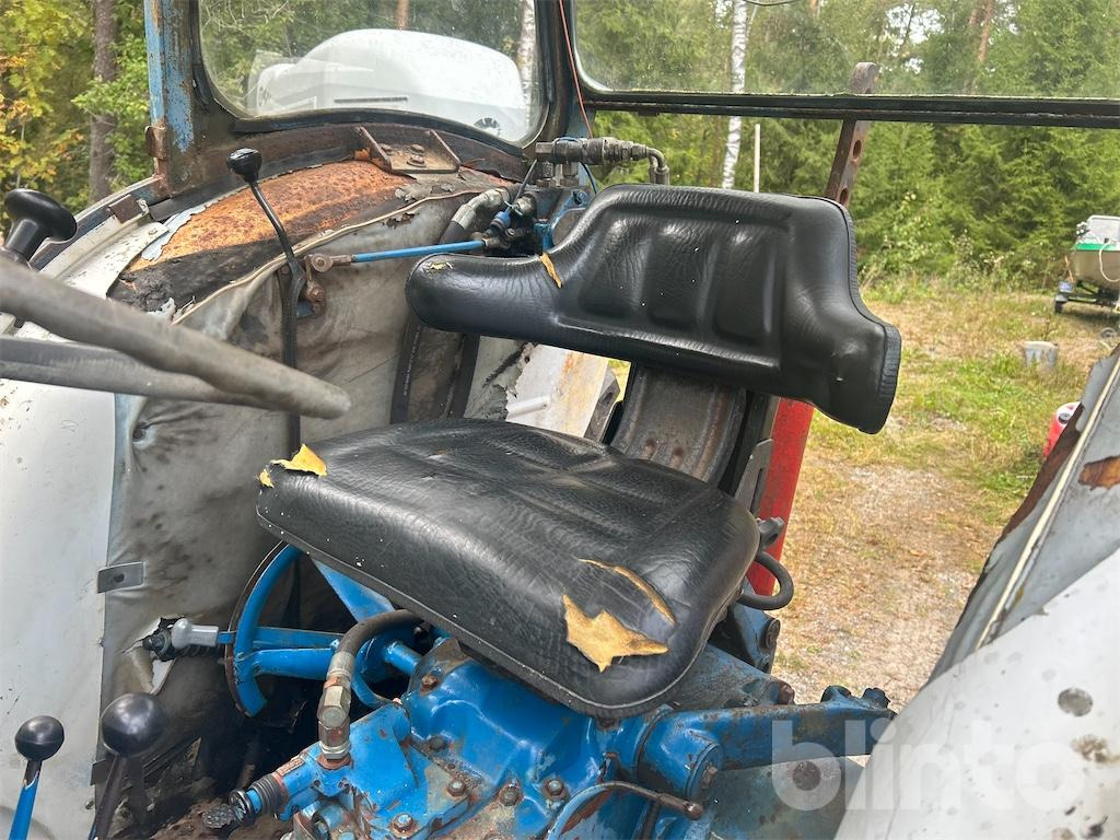 Farm tractor FORD 4000: picture 49