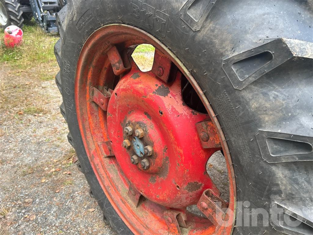 Farm tractor FORD 4000: picture 37