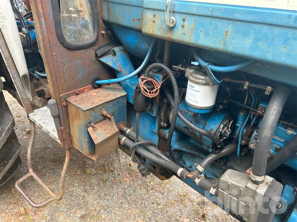 Farm tractor FORD 4000: picture 28