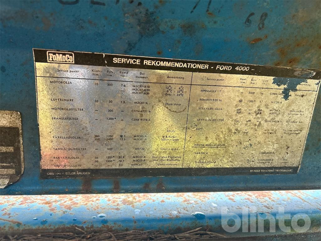 Farm tractor FORD 4000: picture 30