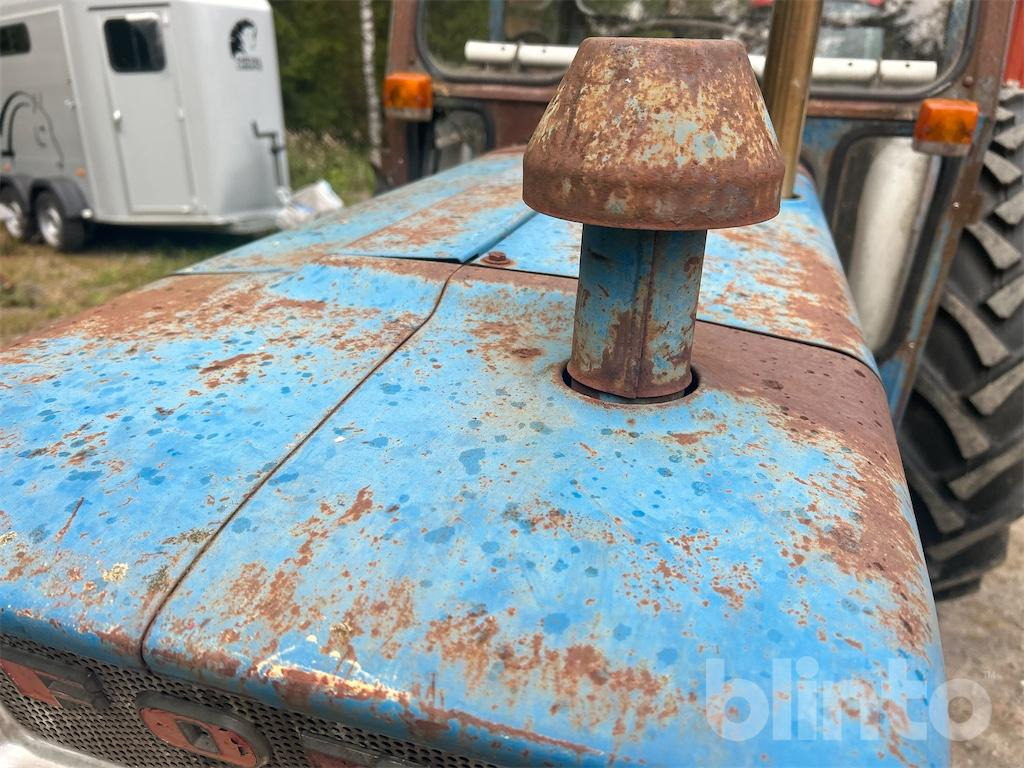 Farm tractor FORD 4000: picture 25