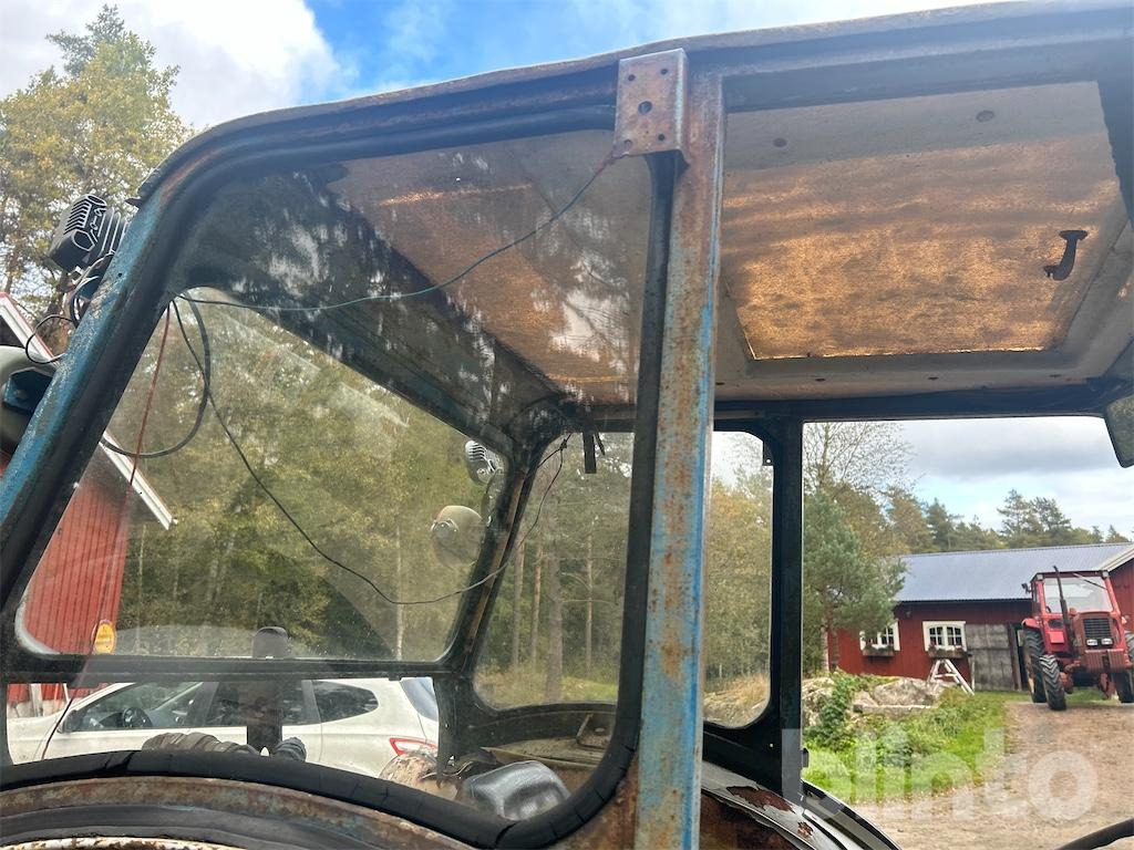 Farm tractor FORD 4000: picture 38