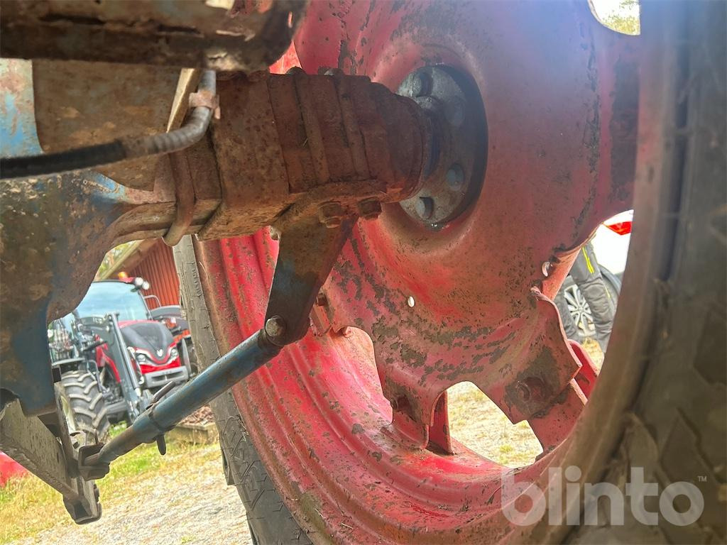 Farm tractor FORD 4000: picture 10