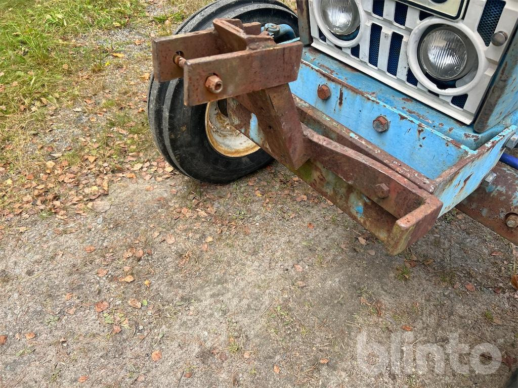 Farm tractor FORD 4000: picture 26