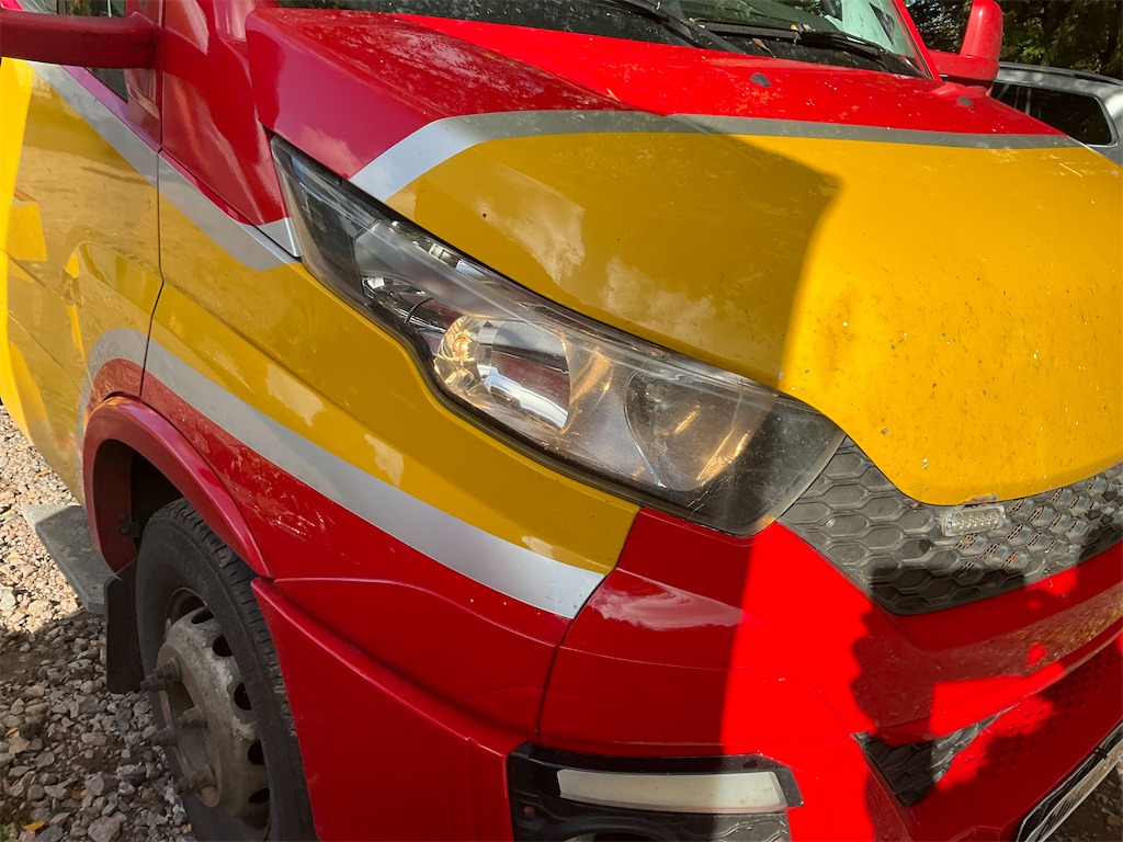 Tow truck IVECO: picture 42