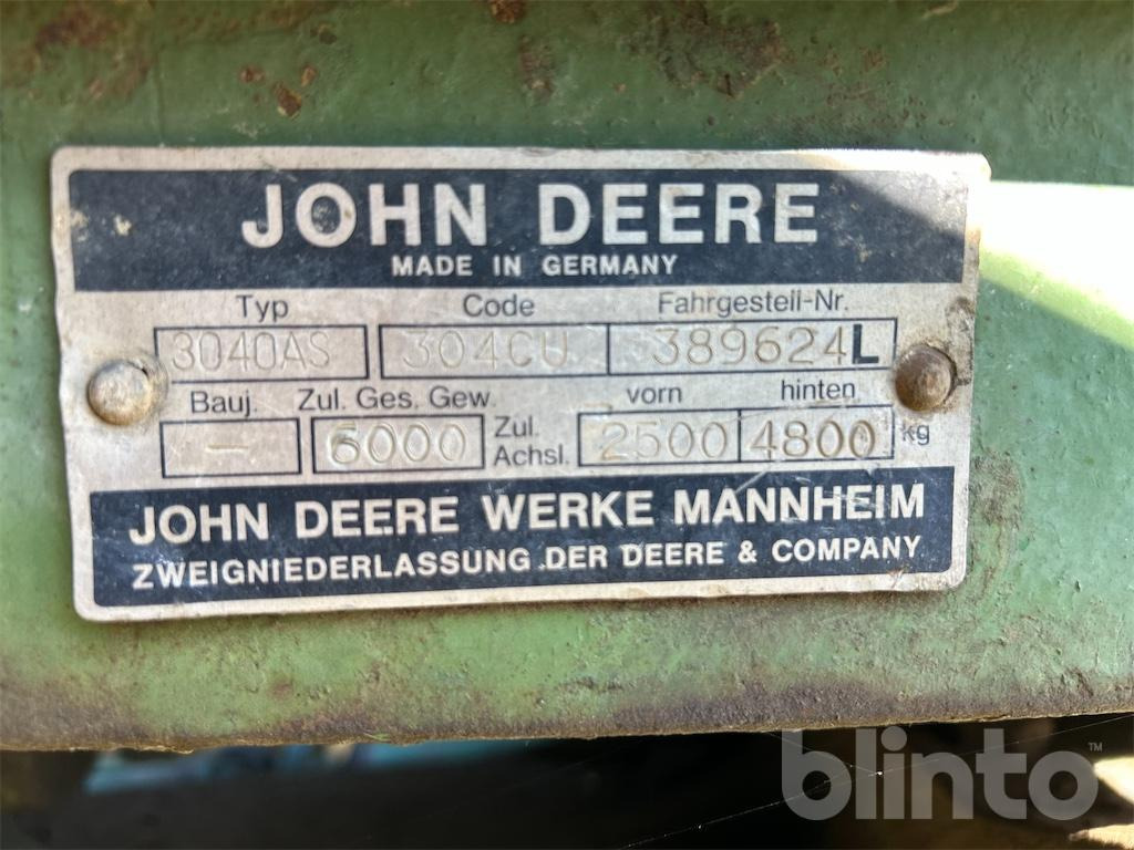 John Deere 3040 4WD - Farm tractor: picture 5 John Deere 3040 4WD - Farm tractor: picture 5