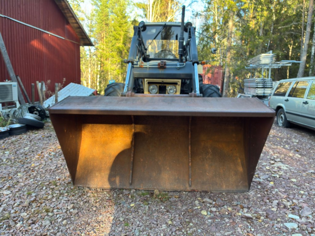 Leyland 604 SQMS traktor med Trima frontlastare - Farm tractor: picture 2 Leyland 604 SQMS traktor med Trima frontlastare - Farm tractor: picture 2