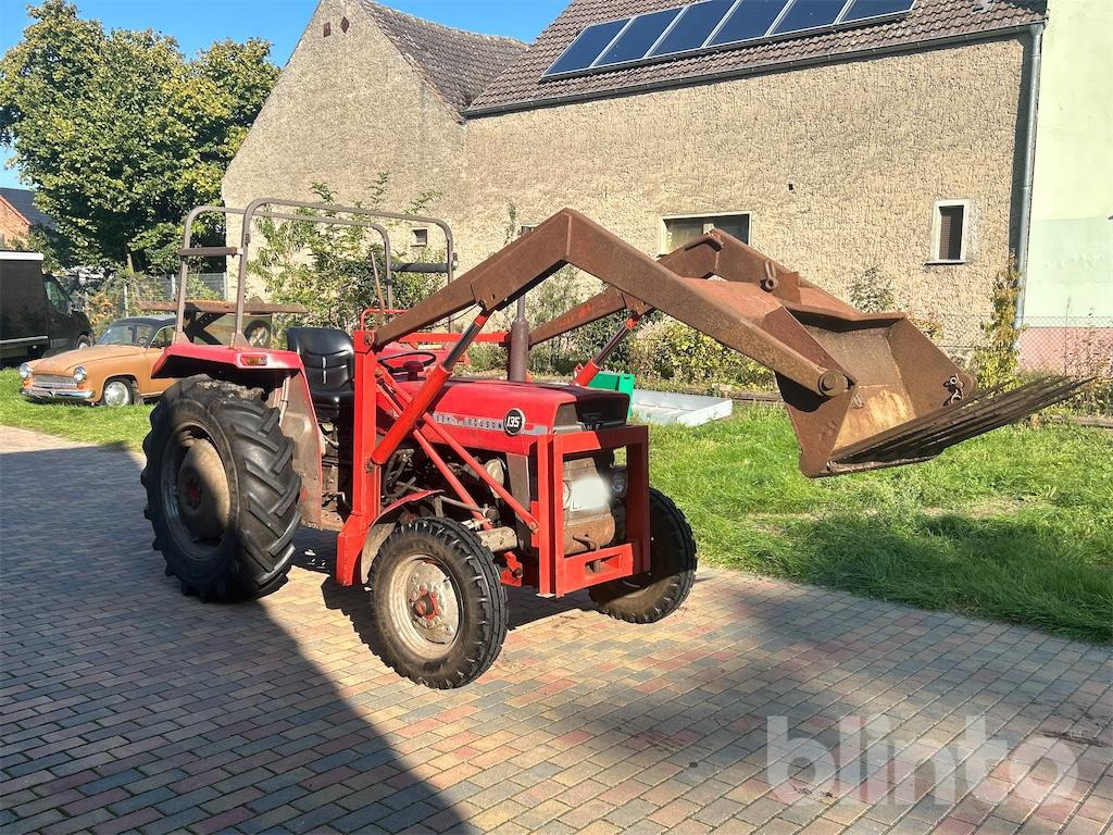 Massey-Ferguson MF 135 (1970) - Farm tractor: picture 2 Massey-Ferguson MF 135 (1970) - Farm tractor: picture 2