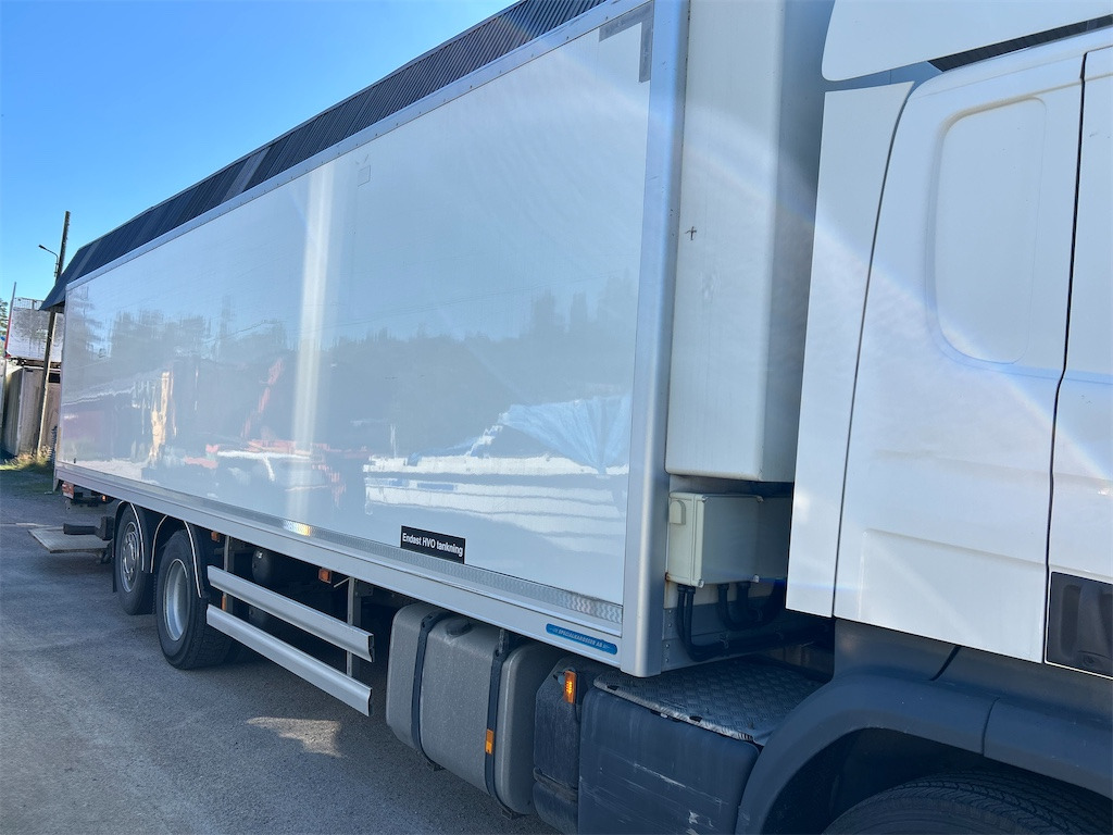 SCANIA P320LB6X2*4MNB - Isothermal truck: picture 2 SCANIA P320LB6X2*4MNB - Isothermal truck: picture 2