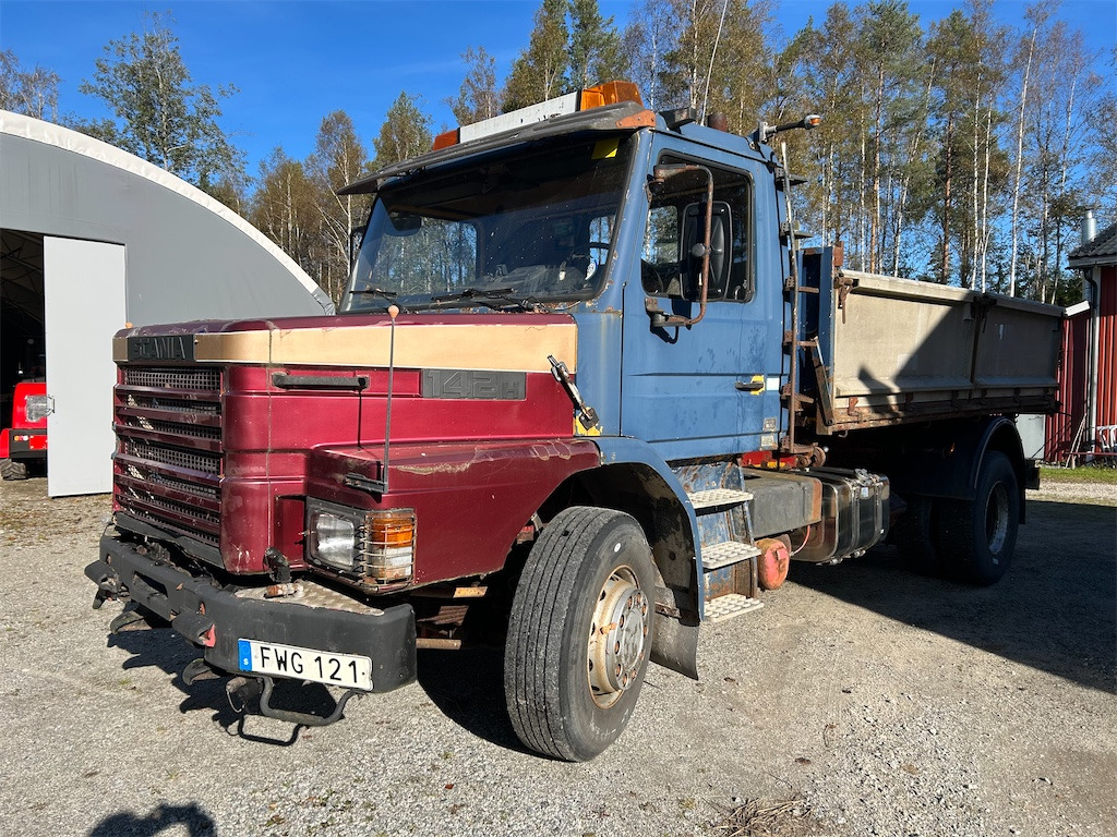 Scania 82H 4x2 - Dropside/ Flatbed truck: picture 1 Scania 82H 4x2 - Dropside/ Flatbed truck: picture 1
