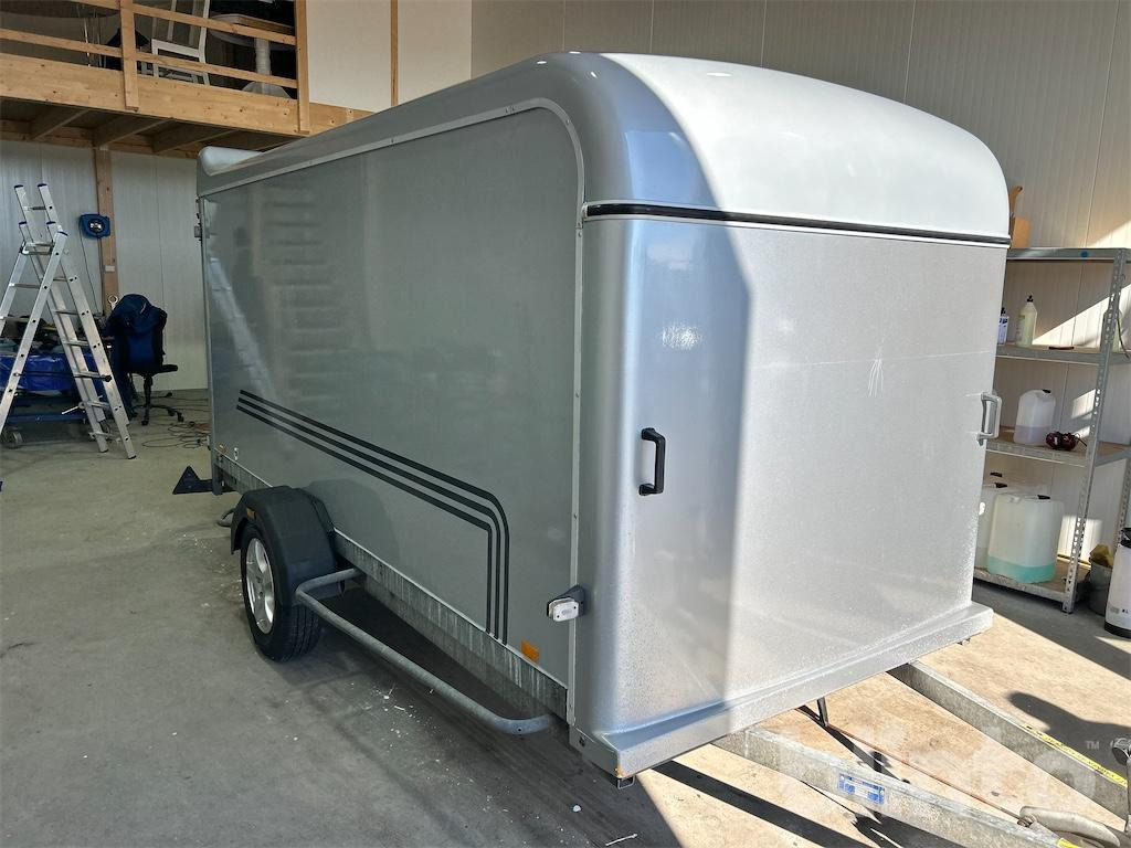 THULE CE100035L - Closed box trailer: picture 2 THULE CE100035L - Closed box trailer: picture 2