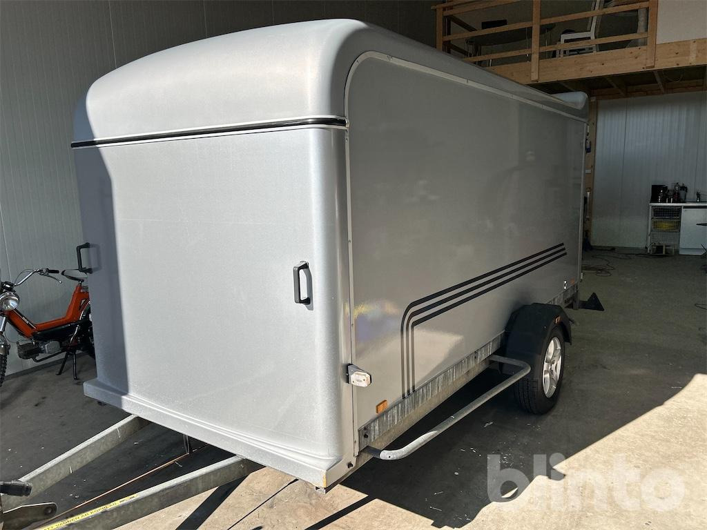 THULE CE100035L - Closed box trailer: picture 3 THULE CE100035L - Closed box trailer: picture 3