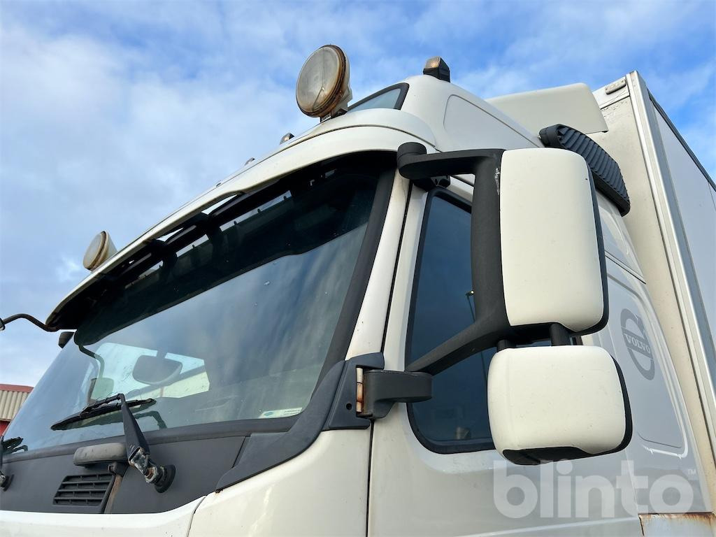 Truck VOLVO FM-340 4X2: picture 15