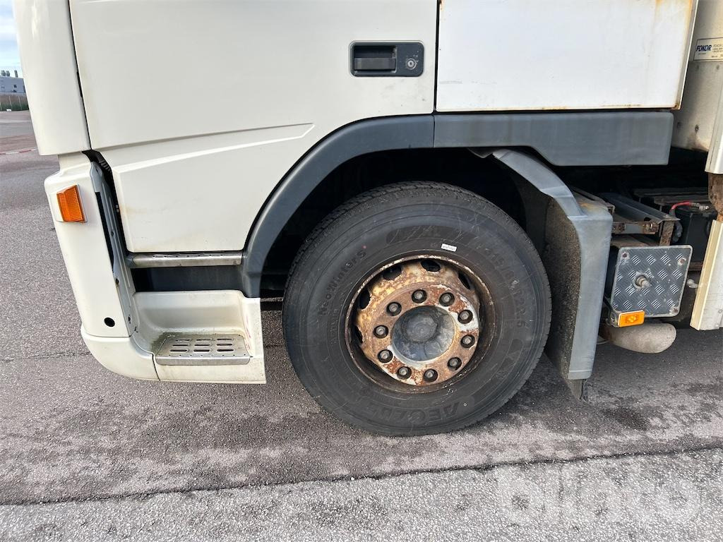 Truck VOLVO FM-340 4X2: picture 10