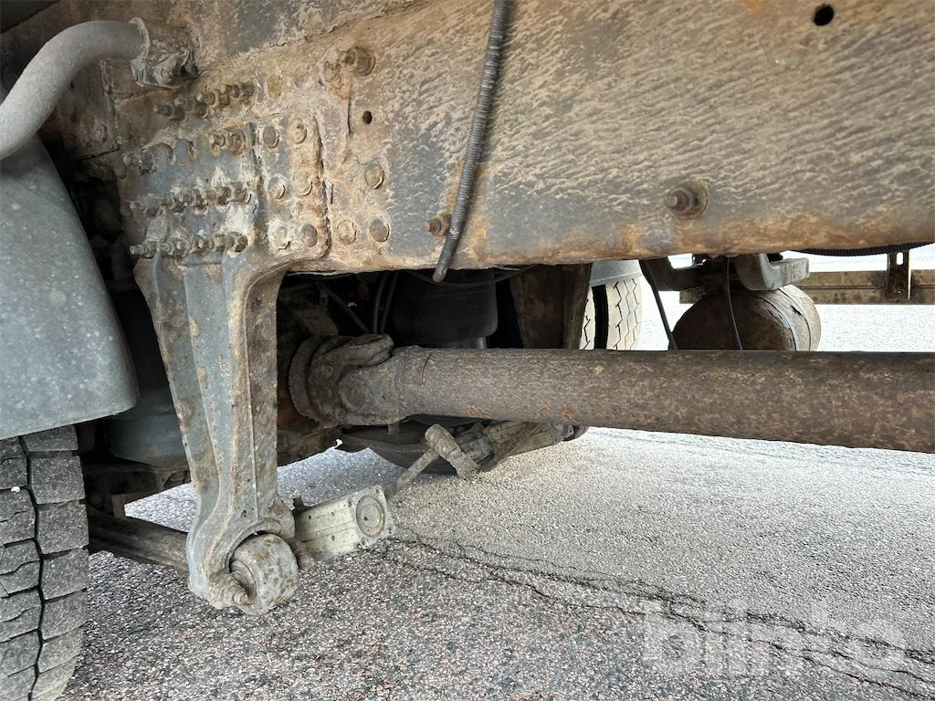Truck VOLVO FM-340 4X2: picture 35