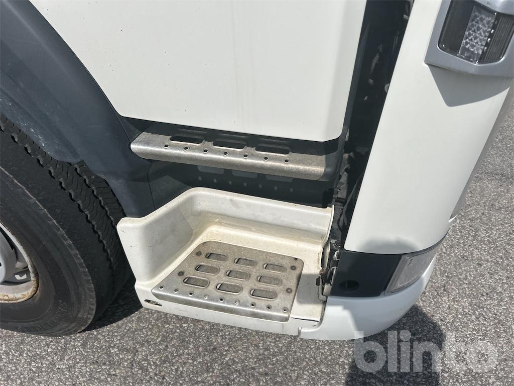Truck VOLVO FM 370: picture 28