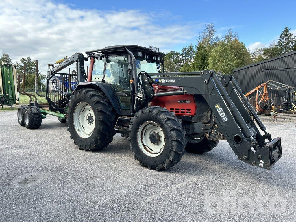 VALTRA 6850-4 - Farm tractor: picture 1 VALTRA 6850-4 - Farm tractor: picture 1