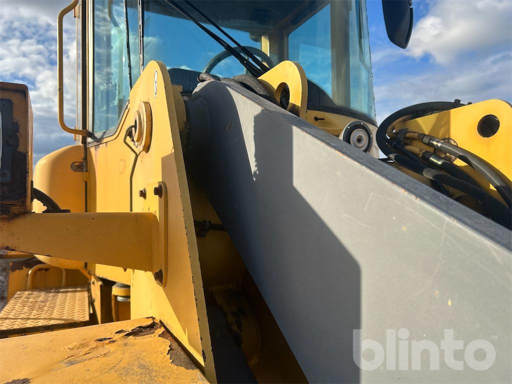 Wheel loader VOLVO L90D: picture 24 Wheel loader VOLVO L90D: picture 24