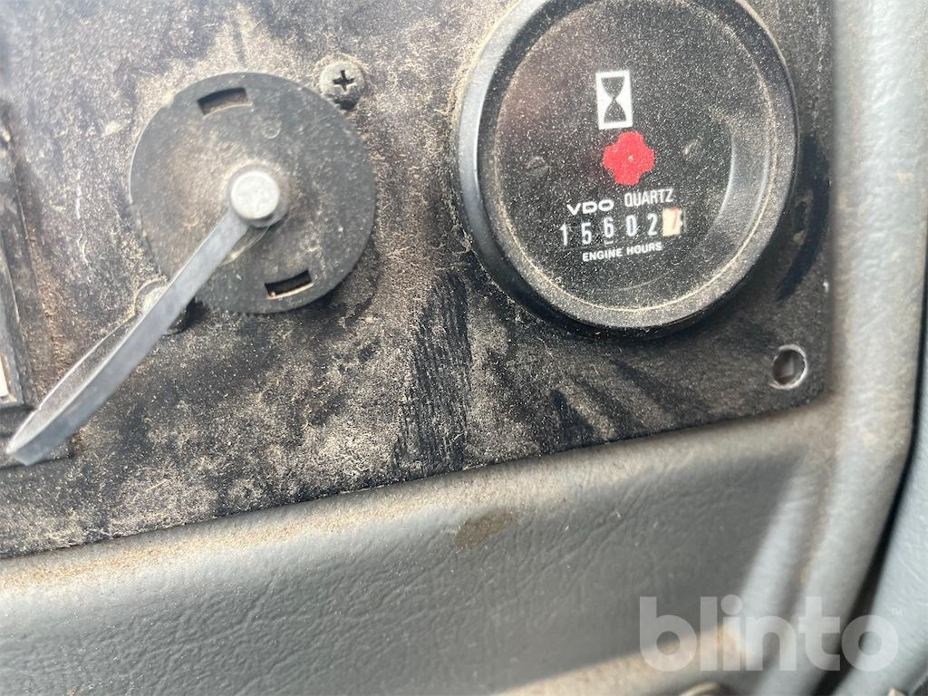 Wheel loader Volvo L220D: picture 17