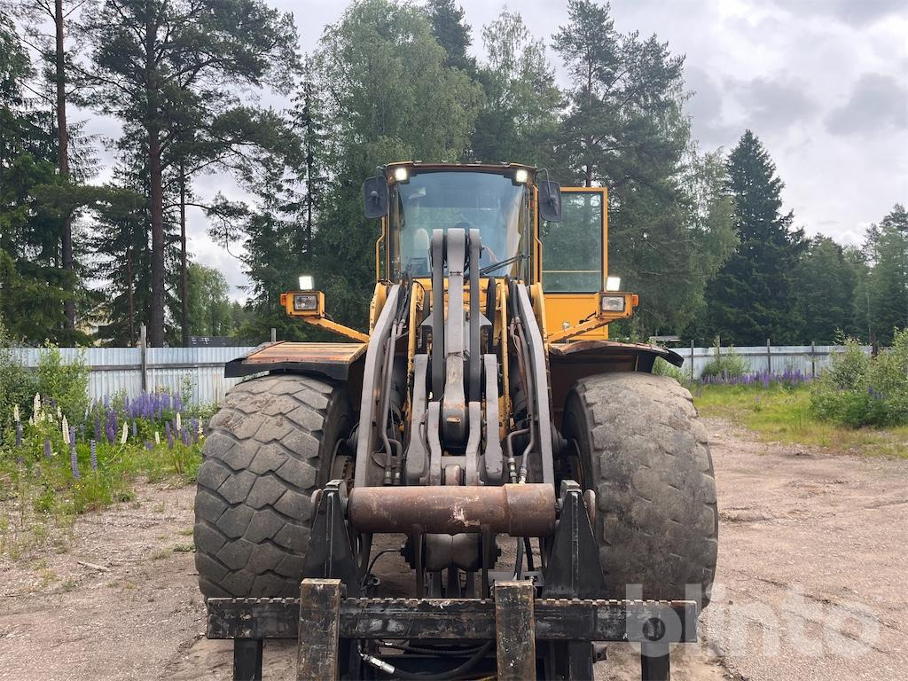 Wheel loader Volvo L220D: picture 9