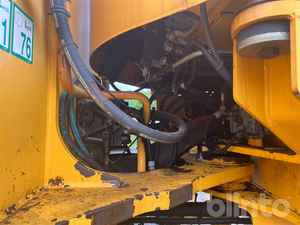 Wheel loader Volvo L220D: picture 33