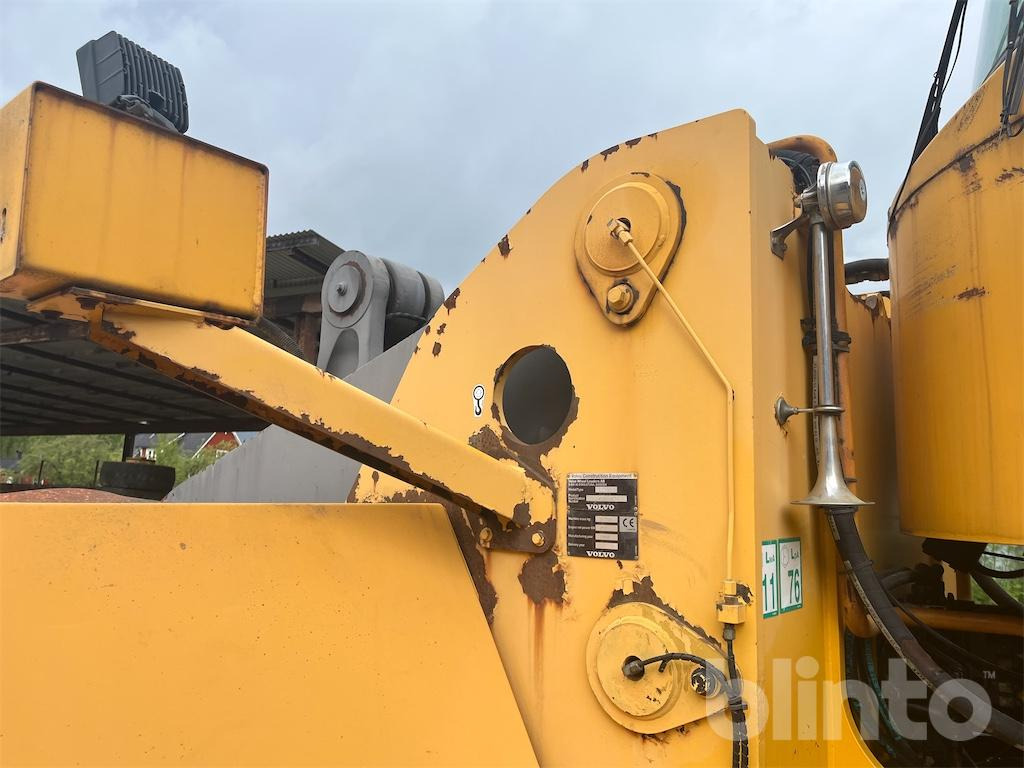 Wheel loader Volvo L220D: picture 40