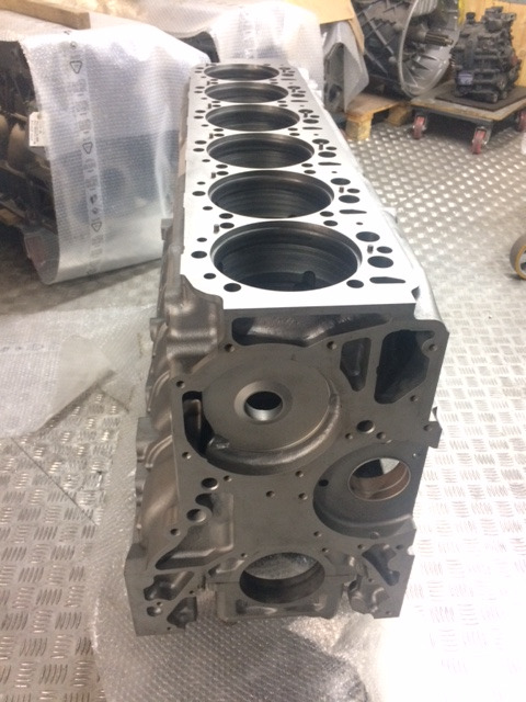 BASAMENTO MAN D2876LUE623 / D2876LOH20 / D2876LOH21 - Crankcase: picture 2 BASAMENTO MAN D2876LUE623 / D2876LOH20 / D2876LOH21 - Crankcase: picture 2